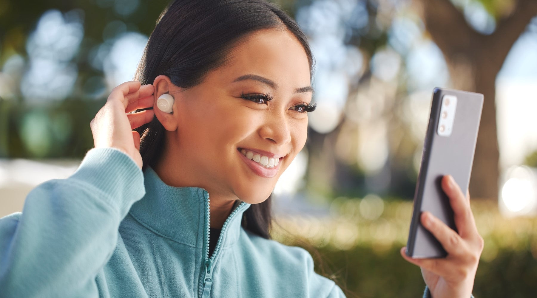 Person using the Cirro Buds PRO whilst on a Phone Call