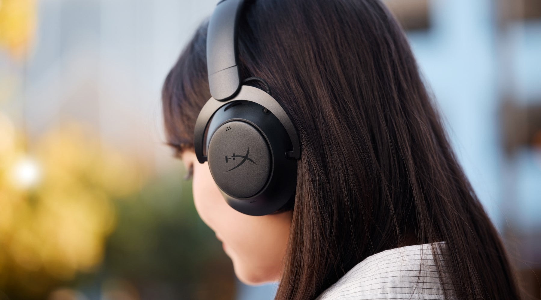 Person wearing the HyperX Cloud MIX 2 headset outside